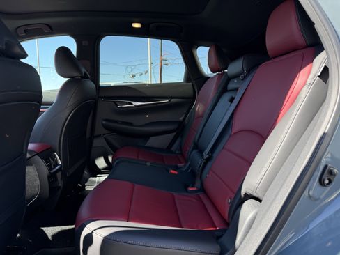 Used 2025 INFINITI QX50 Sport image 15