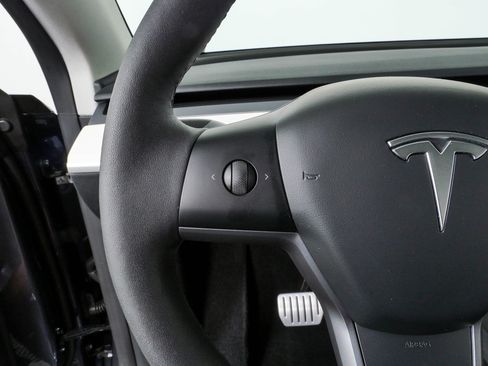 Used 2023 Tesla Model Y Performance AWD/4WD image 9