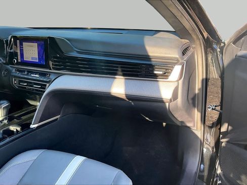 Used 2025 Toyota Camry SE FWD image 18