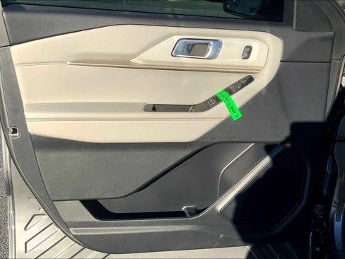 New 2025 Ford Explorer Active w/ Active Comfort Package image 10
