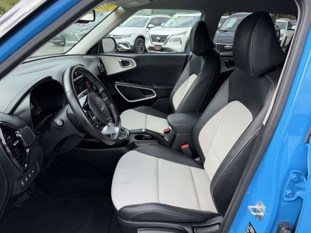 Used 2023 Kia Soul GT-Line FWD image 14