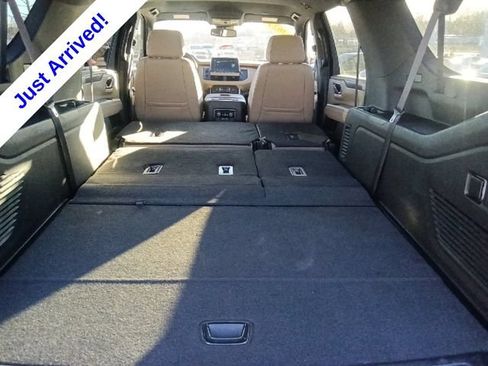 Used 2024 Chevrolet Suburban Premier RWD image 30