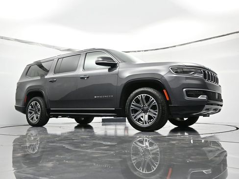 Used 2024 Jeep Wagoneer L Series II image 42