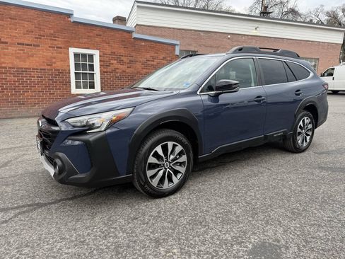 Used 2023 Subaru Outback Limited AWD/4WD image 2
