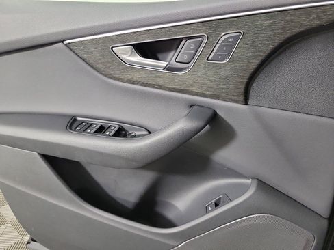 Used 2019 Audi Q8 Premium w/ Convenience Package AWD/4WD image 24