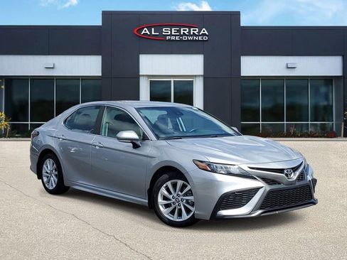 Used 2024 Toyota Camry SE image 1