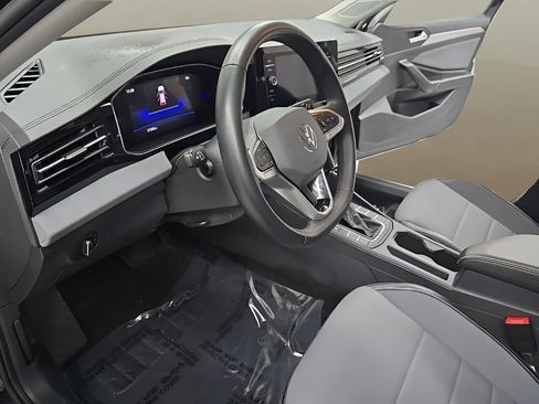 Used 2025 Volkswagen Jetta SE image 12