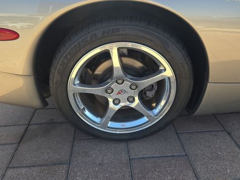 Used 2000 Chevrolet Corvette Coupe w/ Roof Pkg RWD image 3