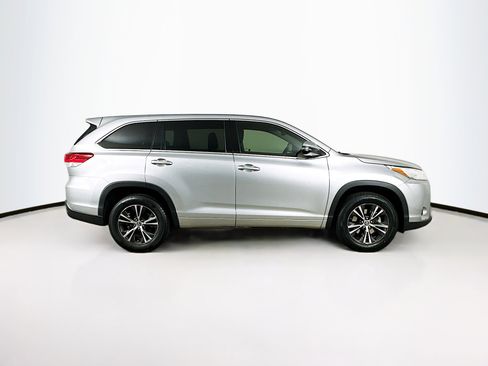 Used 2018 Toyota Highlander LE image 10