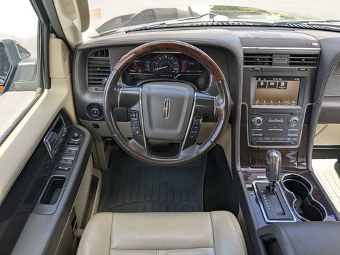 Used 2017 Lincoln Navigator Reserve RWD image 16