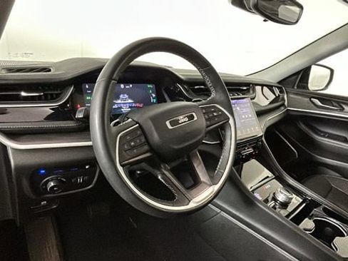 Used 2023 Jeep Grand Cherokee 4WD 4xe image 13
