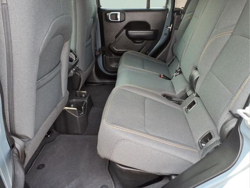 Used 2024 Jeep Gladiator Sport AWD/4WD image 13