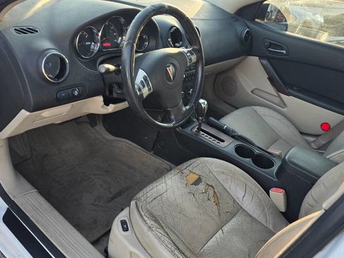 Used 2009 Pontiac G6 Base 4dr Sedan w/ Sun And Sound Package image 7