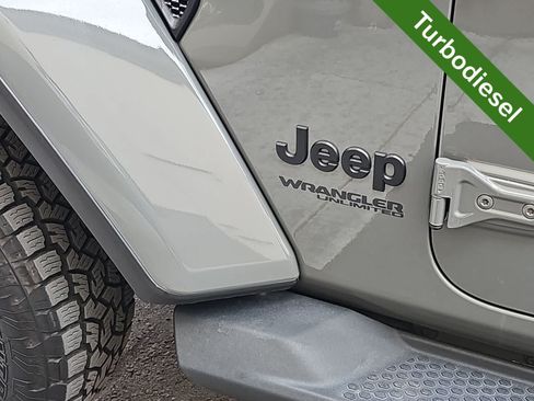 Used 2020 Jeep Wrangler Unlimited Sahara AWD/4WD image 11
