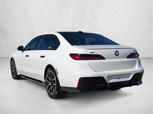 Used 2025 BMW 740i xDrive w/ Premium Package image 8
