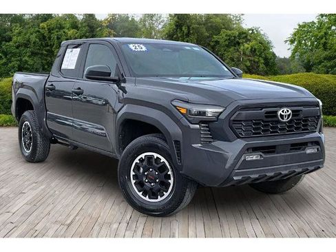Used 2025 Toyota Tacoma TRD Off-Road AWD/4WD image 3