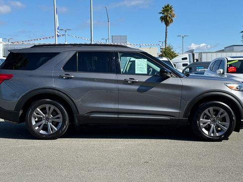 Used 2022 Ford Explorer XLT w/ Equipment Group 202A image 3
