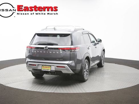 Used 2024 Nissan Pathfinder SL AWD/4WD image 39