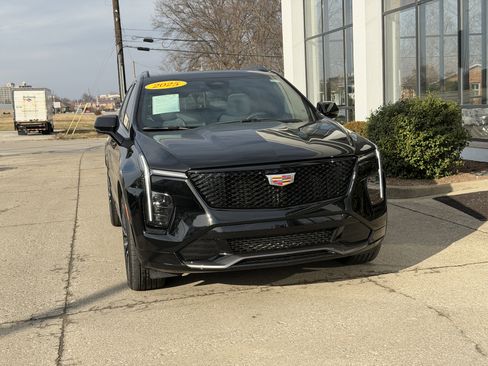 Used 2025 Cadillac XT4 Sport image 19