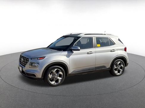 Used 2025 Hyundai Venue SEL image 8