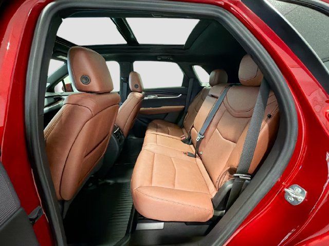 Used 2025 Cadillac XT5 Sportv w/ Technology Package AWD/4WD image 22
