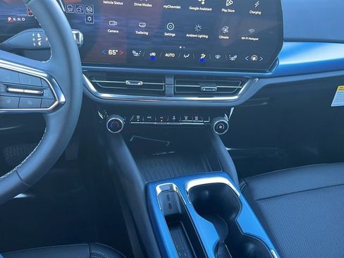 New 2026 Chevrolet Equinox EV LT image 18