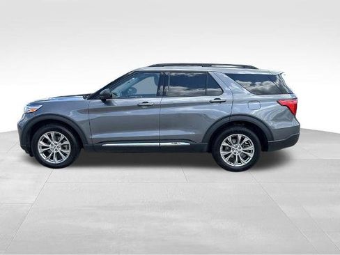 Certified 2022 Ford Explorer XLT w/ Equipment Group 202A AWD/4WD image 2