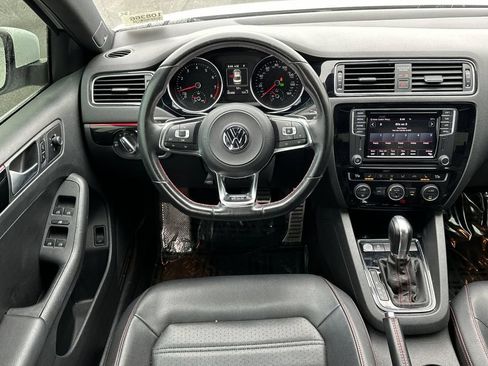 Used 2018 Volkswagen Jetta GLI FWD image 14