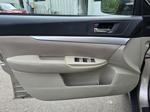 Used 2014 Subaru Outback 2.5i Premium w/ Moonroof Package image 8