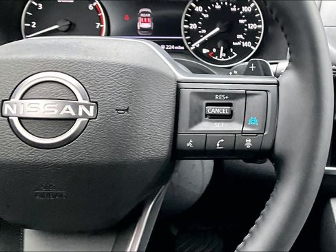 Used 2025 Nissan Rogue SV FWD image 24
