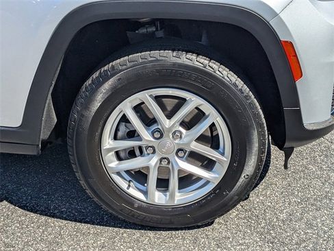 Certified 2023 Jeep Grand Cherokee L Laredo image 10