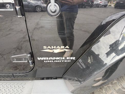 Used 2015 Jeep Wrangler Unlimited Sahara w/ Connectivity Group AWD/4WD image 5