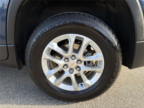 Used 2022 Chevrolet Traverse LS FWD image 19