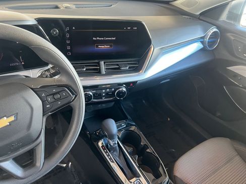 Used 2025 Chevrolet Trax LT FWD image 20