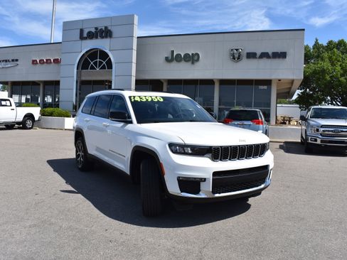 Used 2025 Jeep Grand Cherokee L Limited w/ Luxury Tech Group II image 1