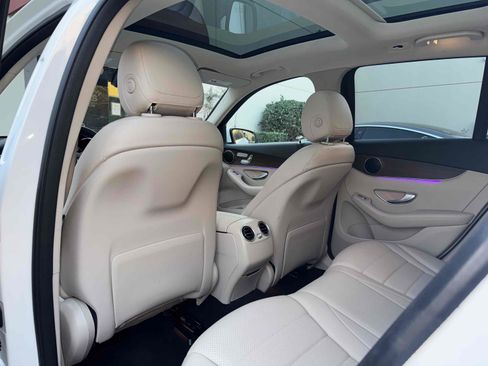 Used 2022 Mercedes-Benz GLC 300 w/ Premium Package Lite image 36