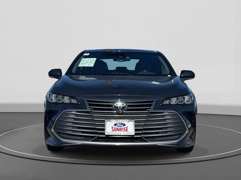 Used 2020 Toyota Avalon XLE image 3