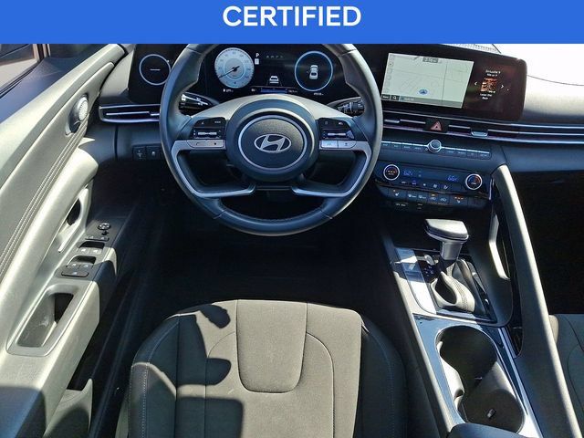Certified 2025 Hyundai Elantra SEL FWD image 10