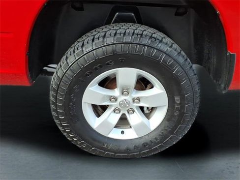 Used 2019 RAM 1500 Classic SLT image 5