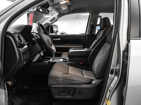 Used 2019 Toyota Tundra SR5 w/ SR5 Upgrade Package AWD/4WD image 4