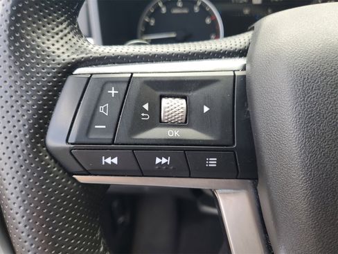 Used 2024 Mitsubishi Outlander SE image 11