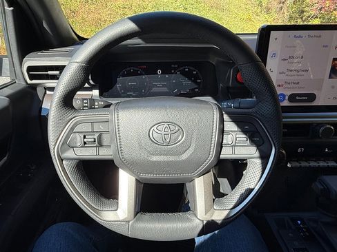 Used 2024 Toyota Tacoma TRD Off-Road image 18