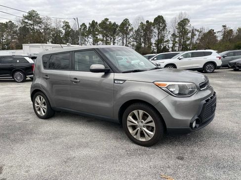 Used 2016 Kia Soul + image 1