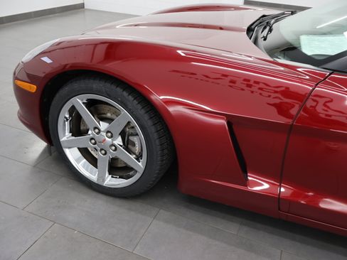 Used 2006 Chevrolet Corvette Convertible w/ Preferred Equipment Group RWD image 30