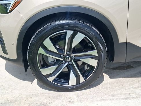 Used 2025 Volvo XC40 B5 Ultra w/ Protection Package AWD/4WD image 3