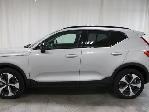 Used 2024 Volvo XC40 B5 Plus w/ Protection Package Premier AWD/4WD image 6