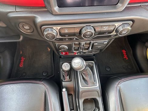 Used 2023 Jeep Wrangler Unlimited Rubicon w/ LED Lighting Group image 18