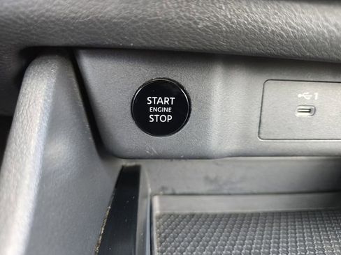 Used 2025 Nissan Rogue SV image 29