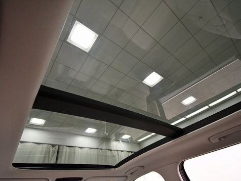 Certified 2025 Kia Sorento S w/ Panoramic Sunroof Package image 16