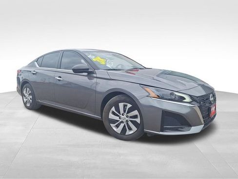 Certified 2025 Nissan Altima 2.5 S FWD image 1
